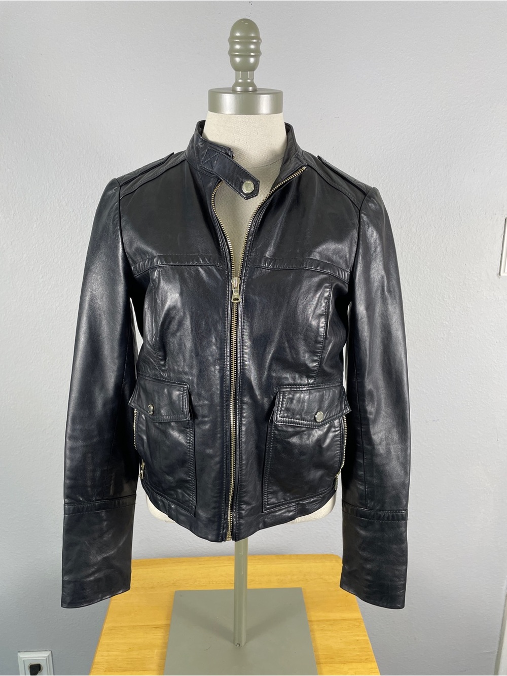 Massimo Dutti Black 100% Leather Cropped Moto Jacket Full Zip Snap Collar Small